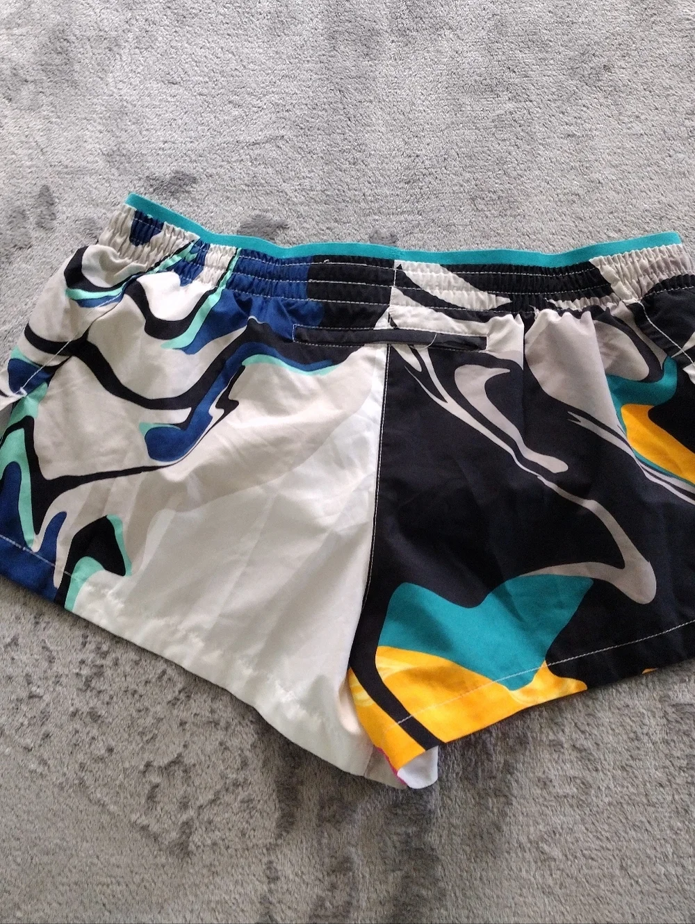 Nike Running Shorts Womens Medium Elevate Color Print Lined Workout Gym Athletic
